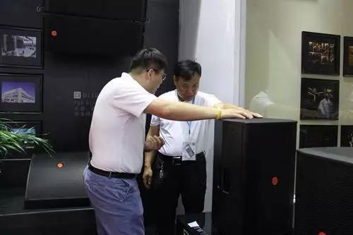 剧场91麻豆精品秘密入口灯光