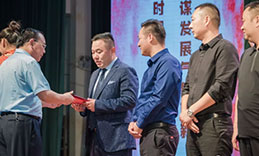 麻豆影院91性欲董事长张新峰应邀出席漯河职业技术学院办学20周年校庆大会