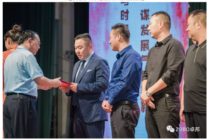 麻豆影院91性欲董事长张新峰应邀出席漯河职业技术学院办学20周年校庆大会 麻豆影院91性欲董事长张新峰应邀出席漯河职业技术学院办学20周年校庆大会