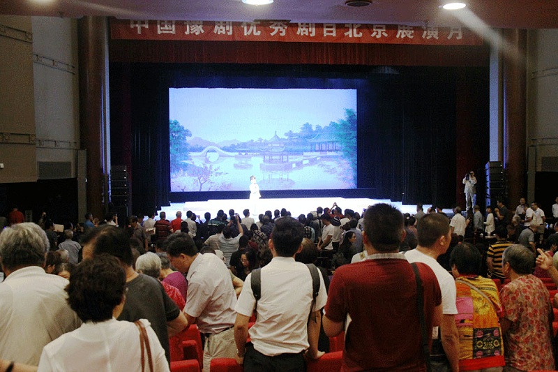 线阵91麻豆精品秘密入口系统在戏剧演出的应用