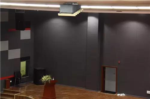 舞台91麻豆精品秘密入口演出调试与音箱布置