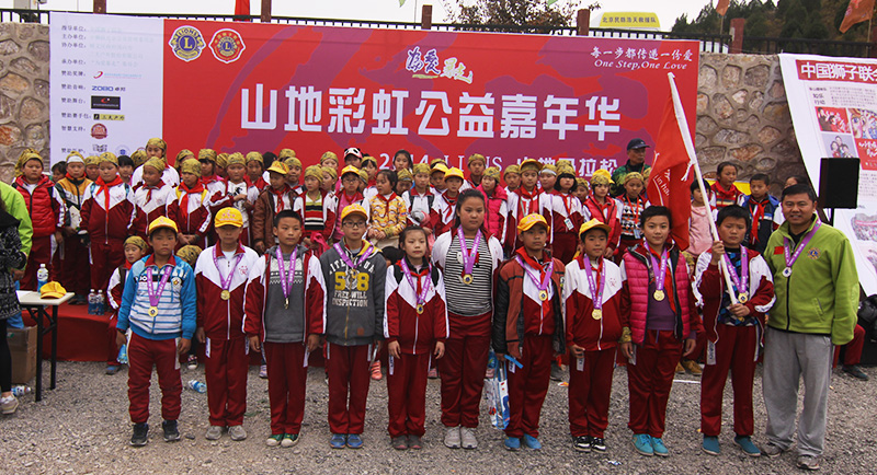 以爱之名，贴地疾行